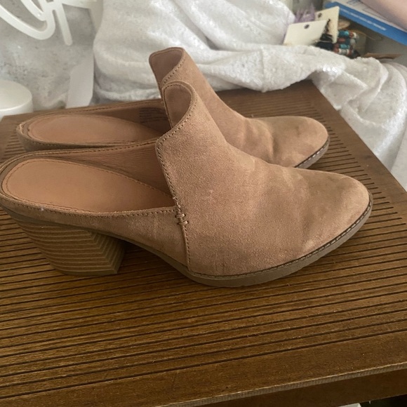 Madden Girl Tan suede block heel mules #mules #blockheel sz 6 - Picture 2 of 5
